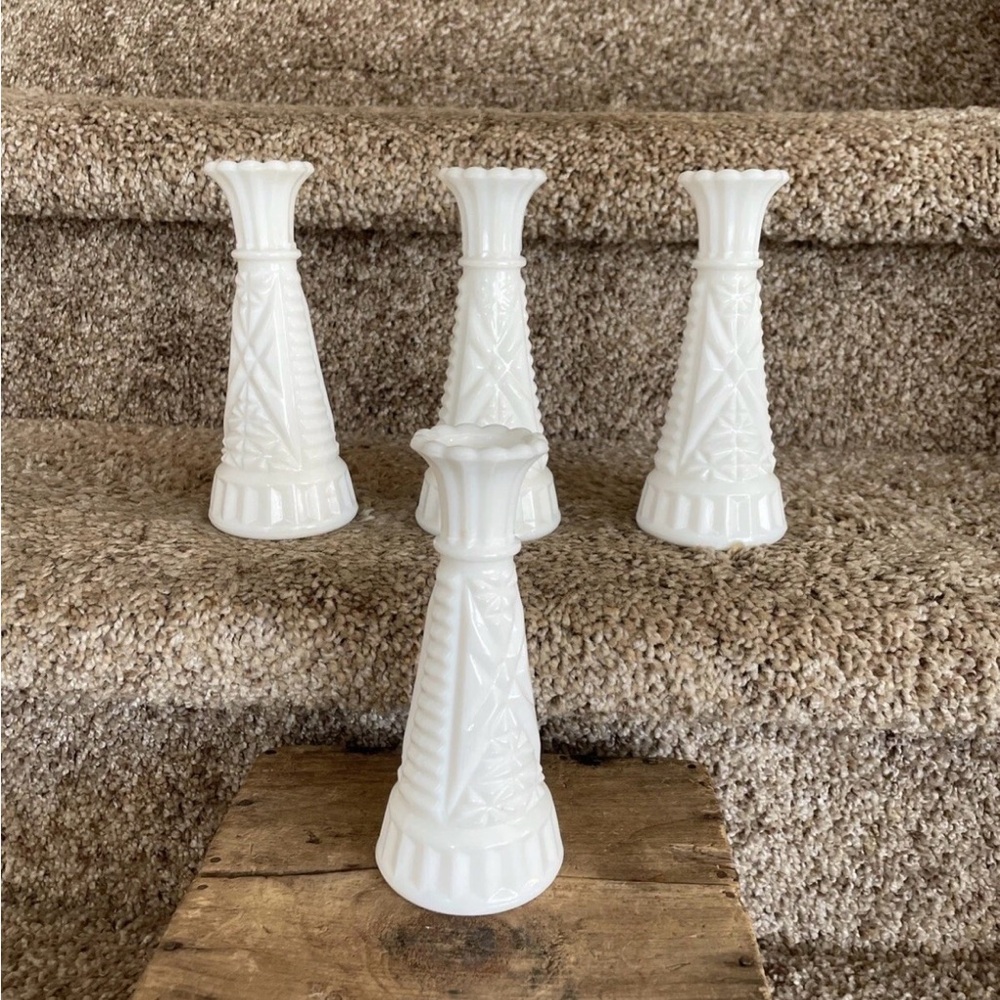 Milk glass vases - Picture 4 of 4